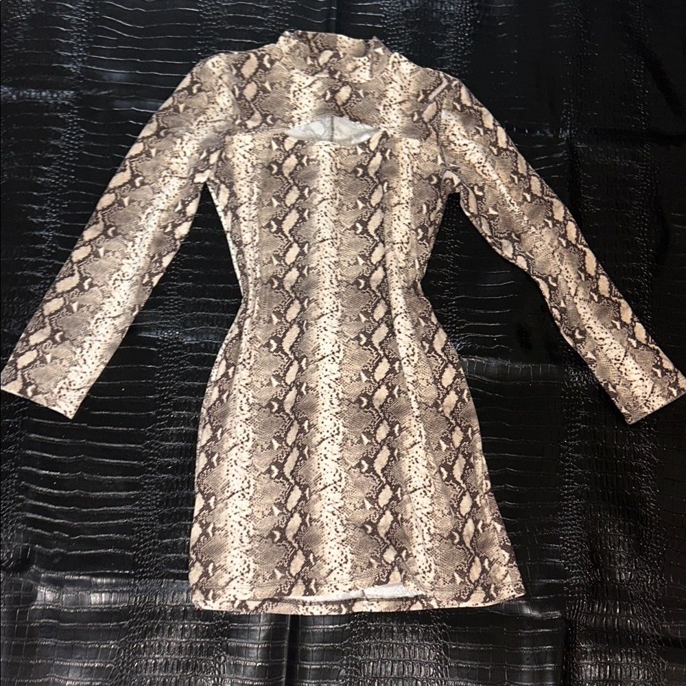 Elegant Long Sleeve Snake Print Dress